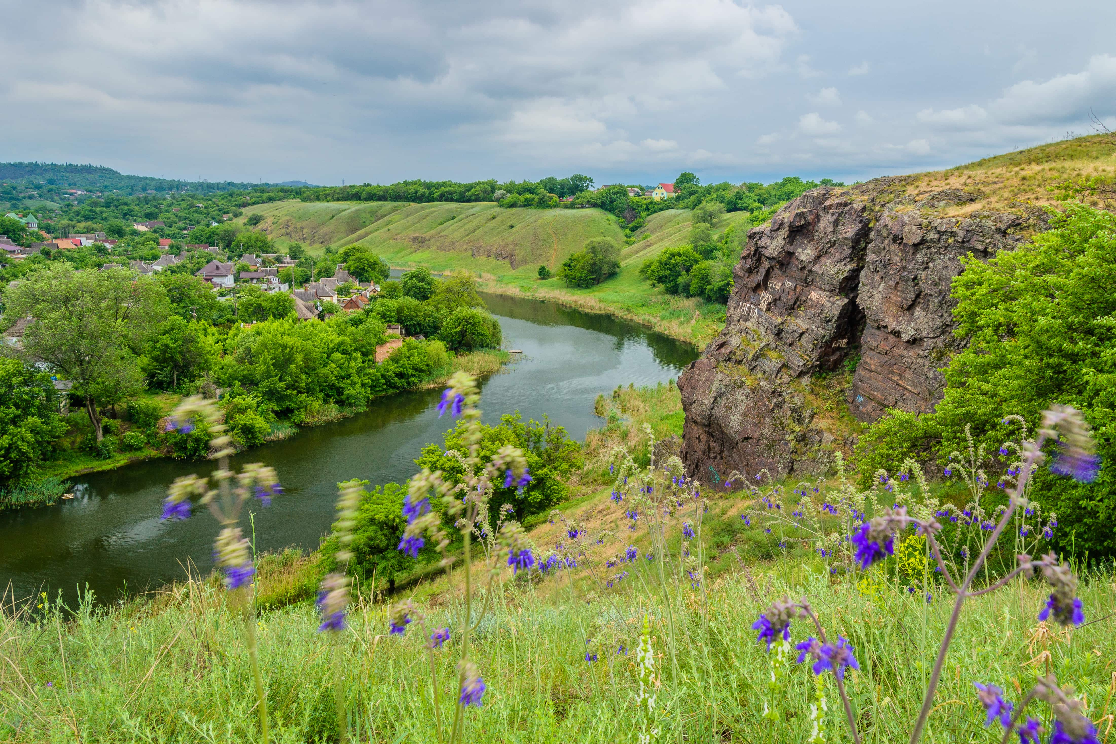 Скелі МОДРу